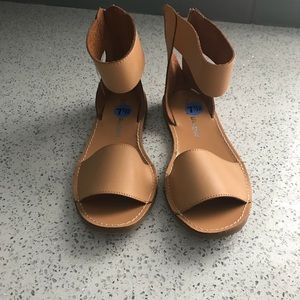 DIRTY LAUNDRY SANDALS